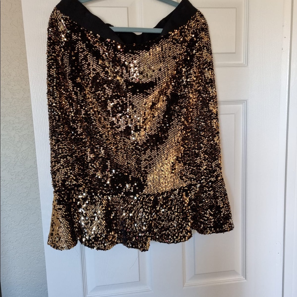 Thalia stretch sequins knee length skirt. Sz xl gold. New